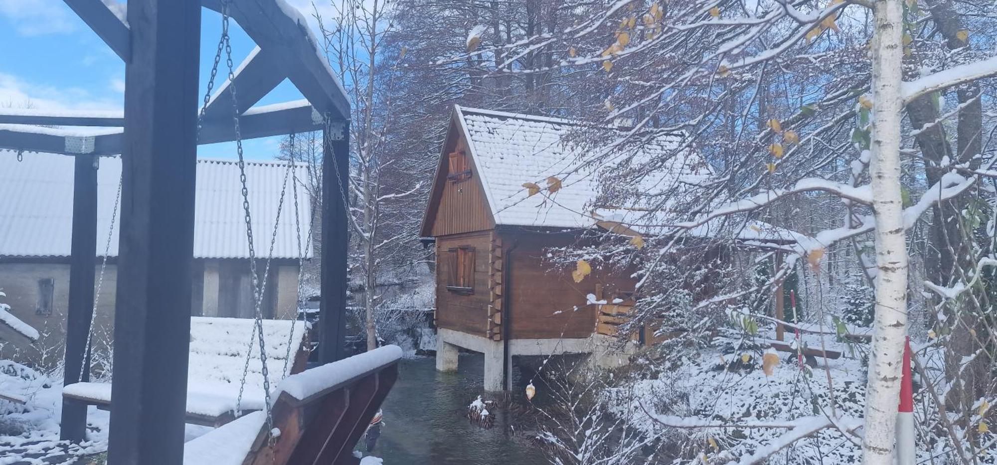 Vodenica Vrelo Chalets Vrelo Koreničko Pokoj fotografie